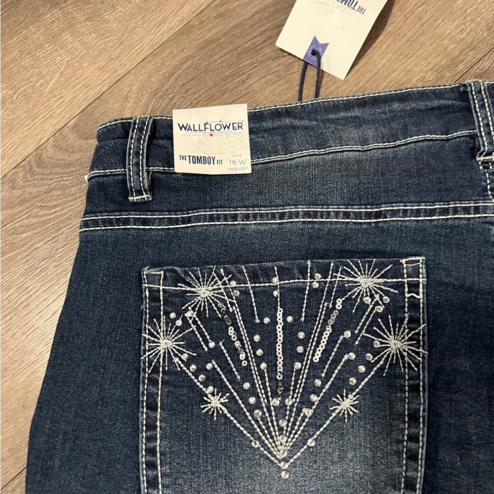 Wallflower Tomboy Fit Jeans Size 16W New - Picture 4 of 5